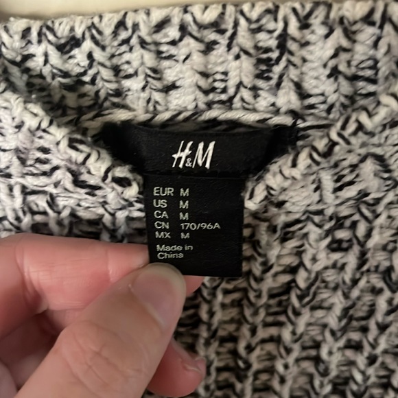 H&M Sweater - Picture 2 of 4